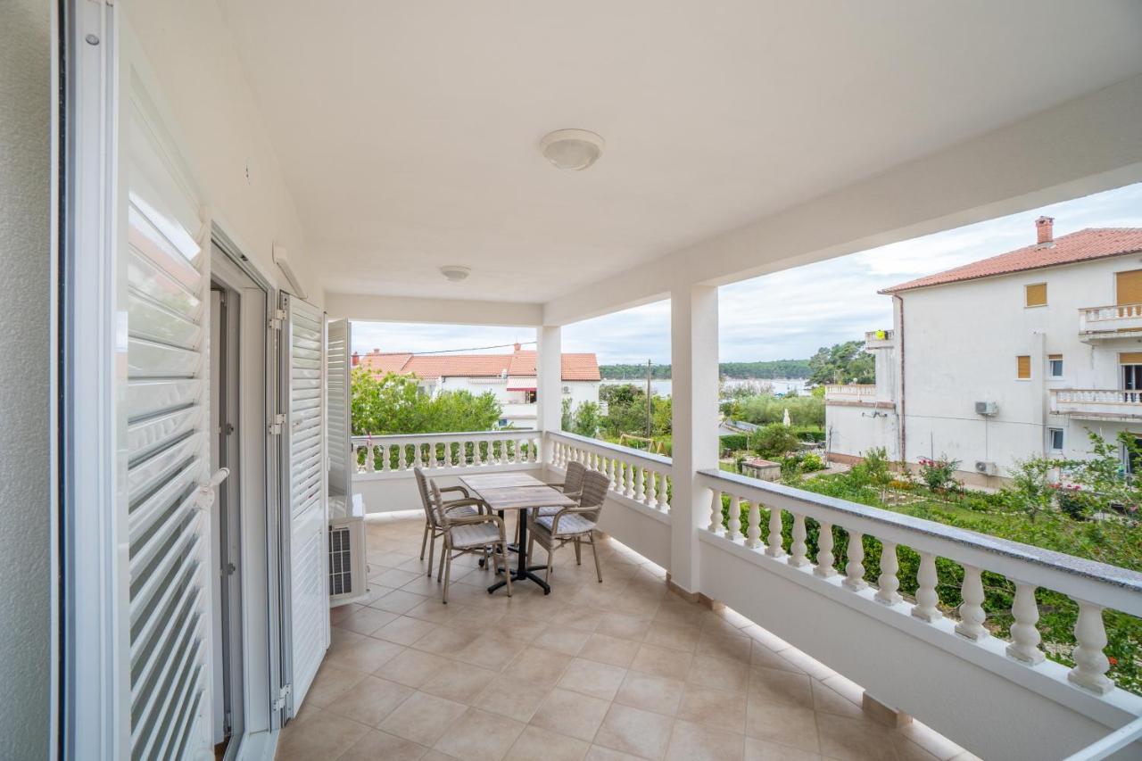 Apartments And Rooms By The Sea Palit, Rab - 5010 Ngoại thất bức ảnh