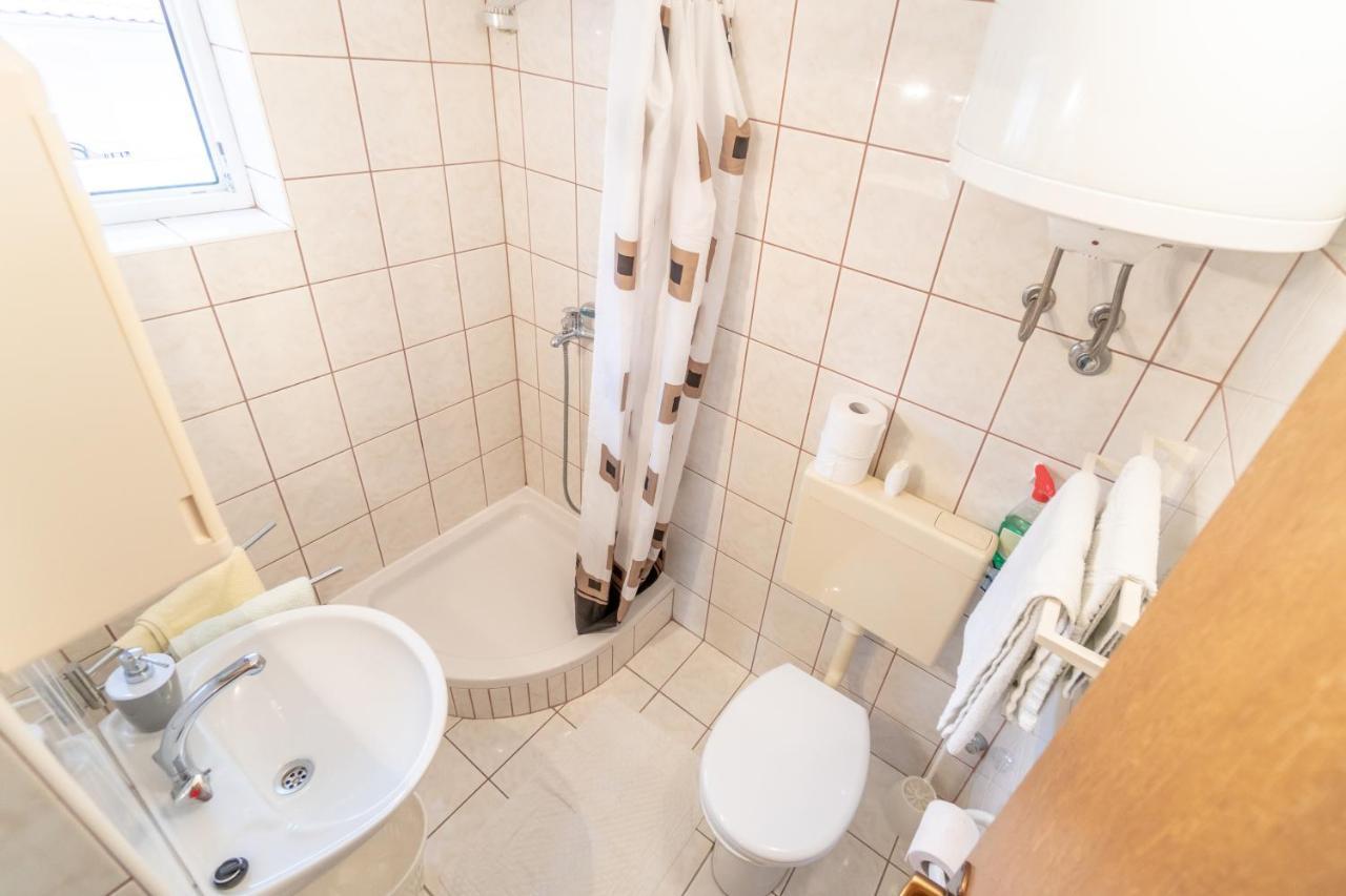 Apartments And Rooms By The Sea Palit, Rab - 5010 Ngoại thất bức ảnh