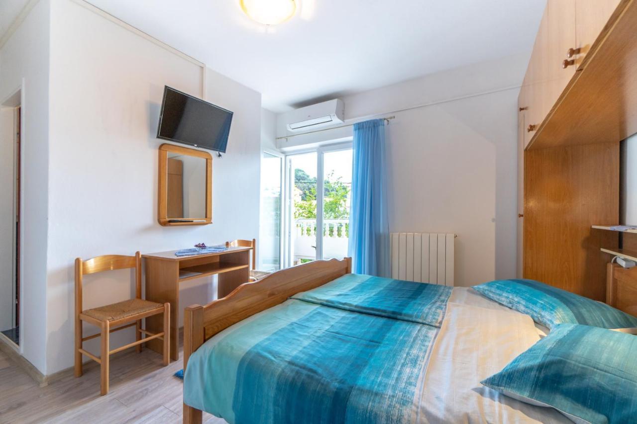 Apartments And Rooms By The Sea Palit, Rab - 5010 Ngoại thất bức ảnh