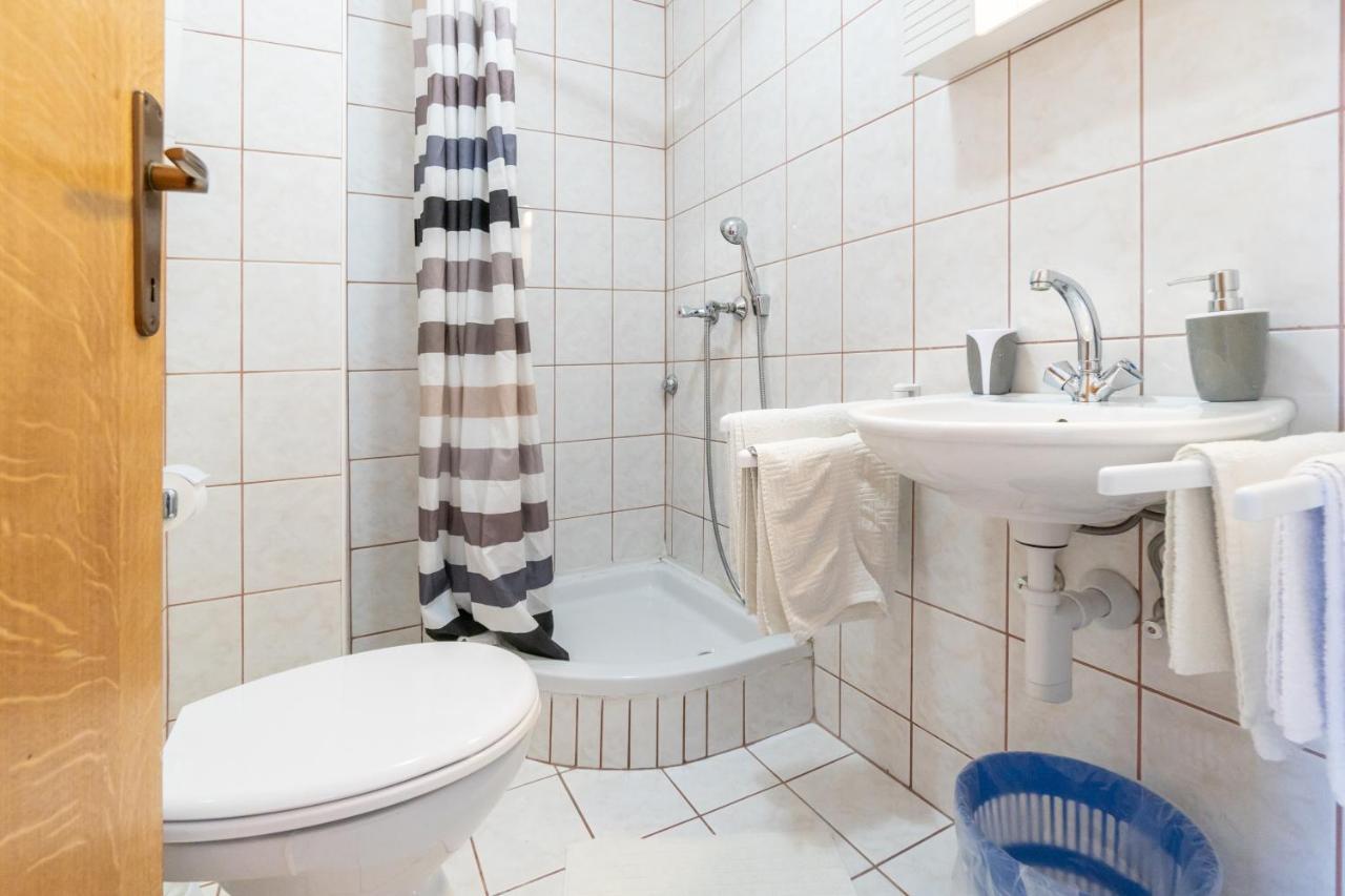 Apartments And Rooms By The Sea Palit, Rab - 5010 Ngoại thất bức ảnh