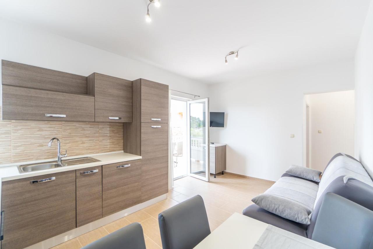 Apartments And Rooms By The Sea Palit, Rab - 5010 Ngoại thất bức ảnh