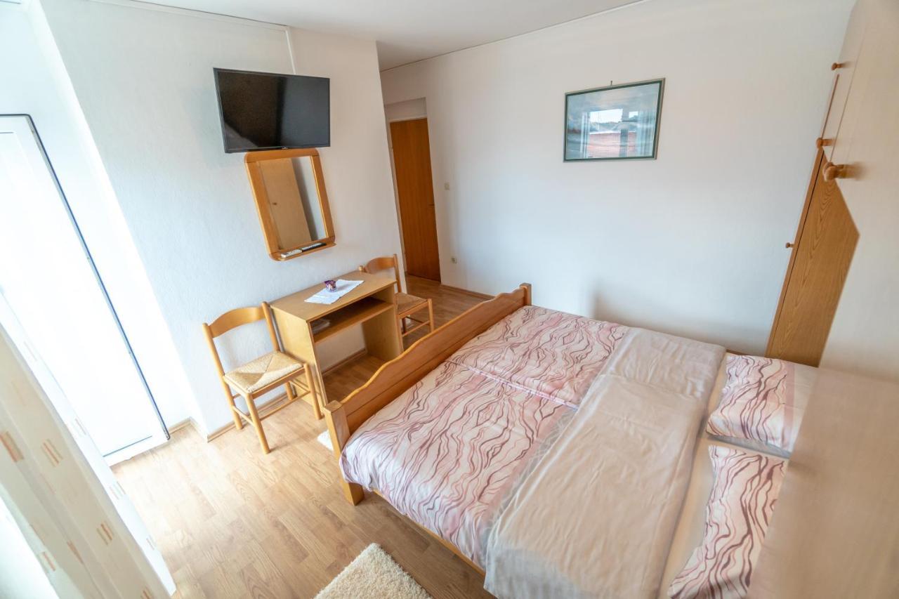 Apartments And Rooms By The Sea Palit, Rab - 5010 Phòng bức ảnh
