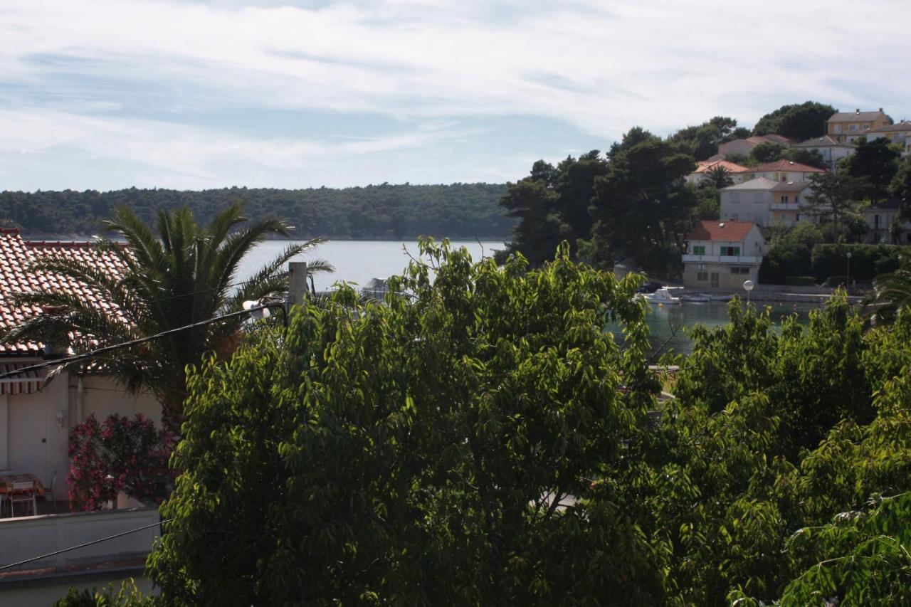 Apartments And Rooms By The Sea Palit, Rab - 5010 Ngoại thất bức ảnh