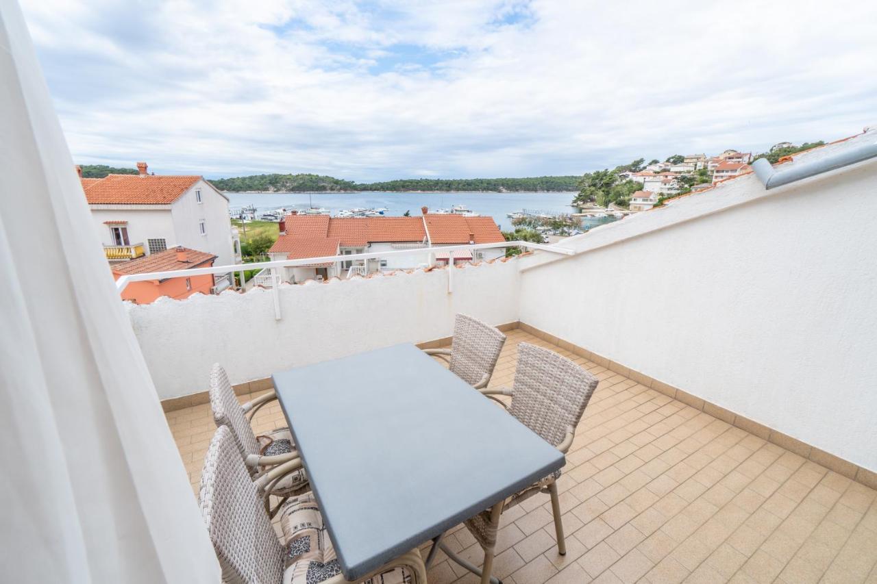 Apartments And Rooms By The Sea Palit, Rab - 5010 Ngoại thất bức ảnh