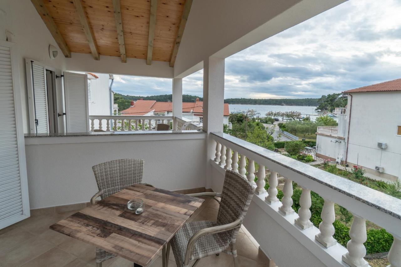 Apartments And Rooms By The Sea Palit, Rab - 5010 Ngoại thất bức ảnh