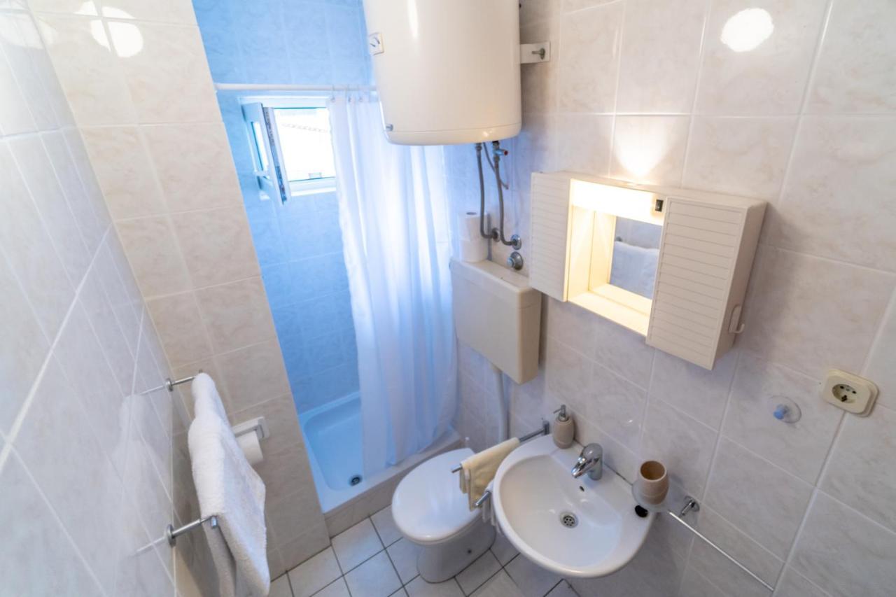 Apartments And Rooms By The Sea Palit, Rab - 5010 Ngoại thất bức ảnh