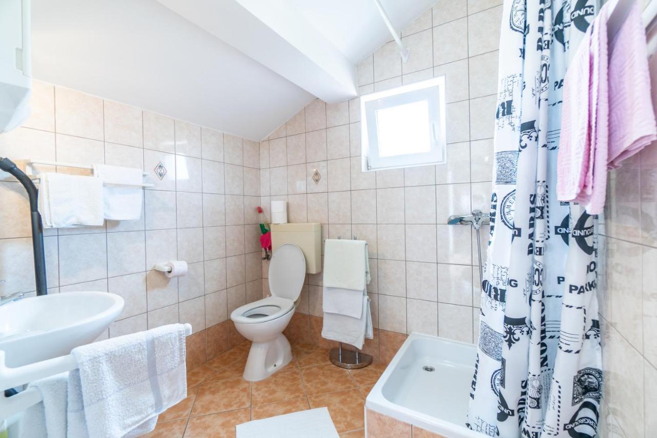 Apartments And Rooms By The Sea Palit, Rab - 5010 Ngoại thất bức ảnh