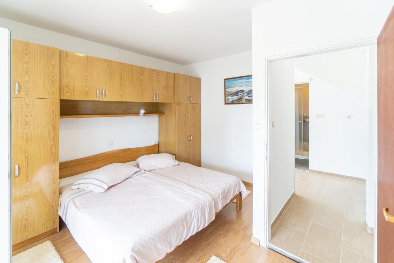 Apartments And Rooms By The Sea Palit, Rab - 5010 Ngoại thất bức ảnh