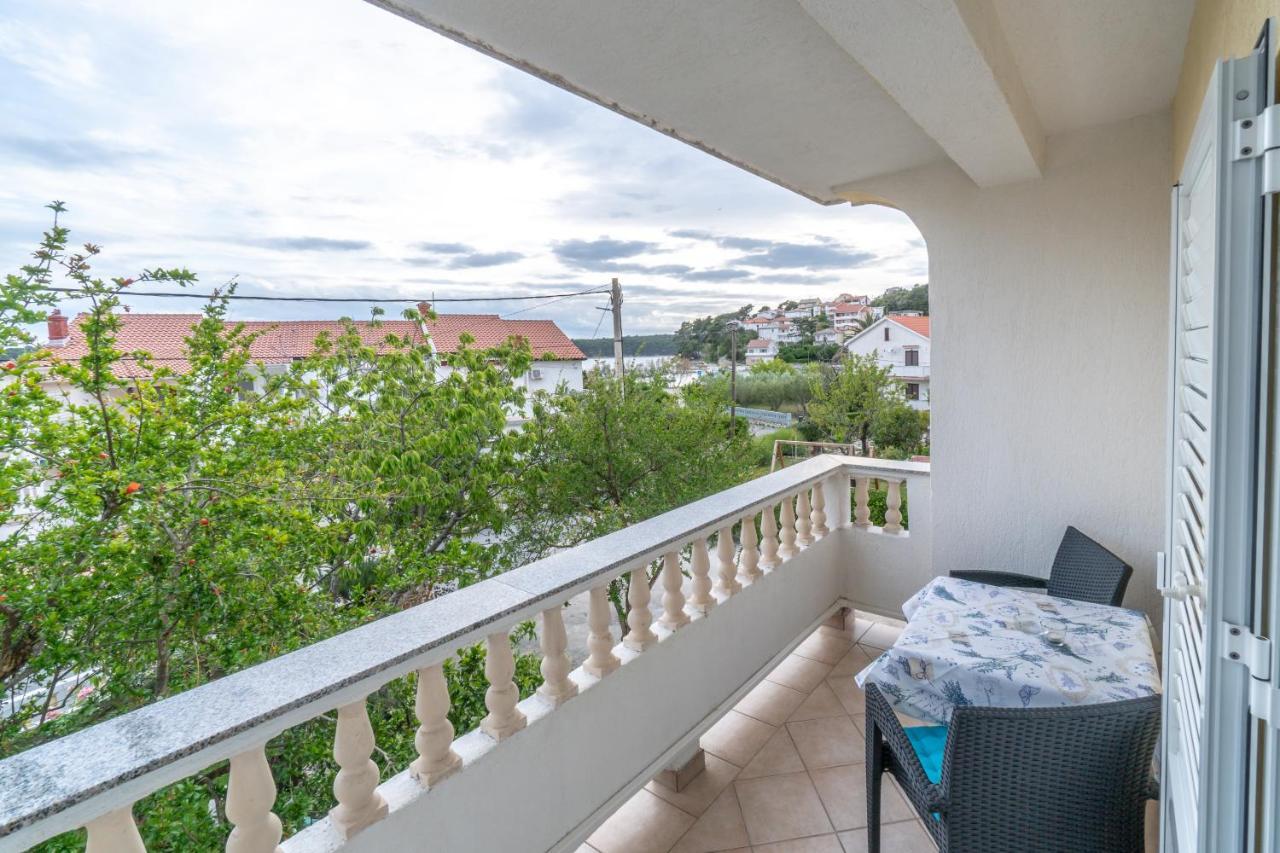 Apartments And Rooms By The Sea Palit, Rab - 5010 Ngoại thất bức ảnh