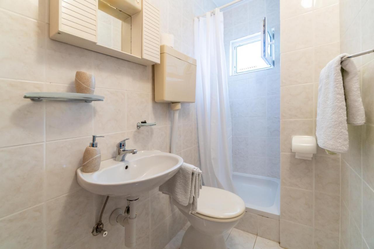 Apartments And Rooms By The Sea Palit, Rab - 5010 Ngoại thất bức ảnh