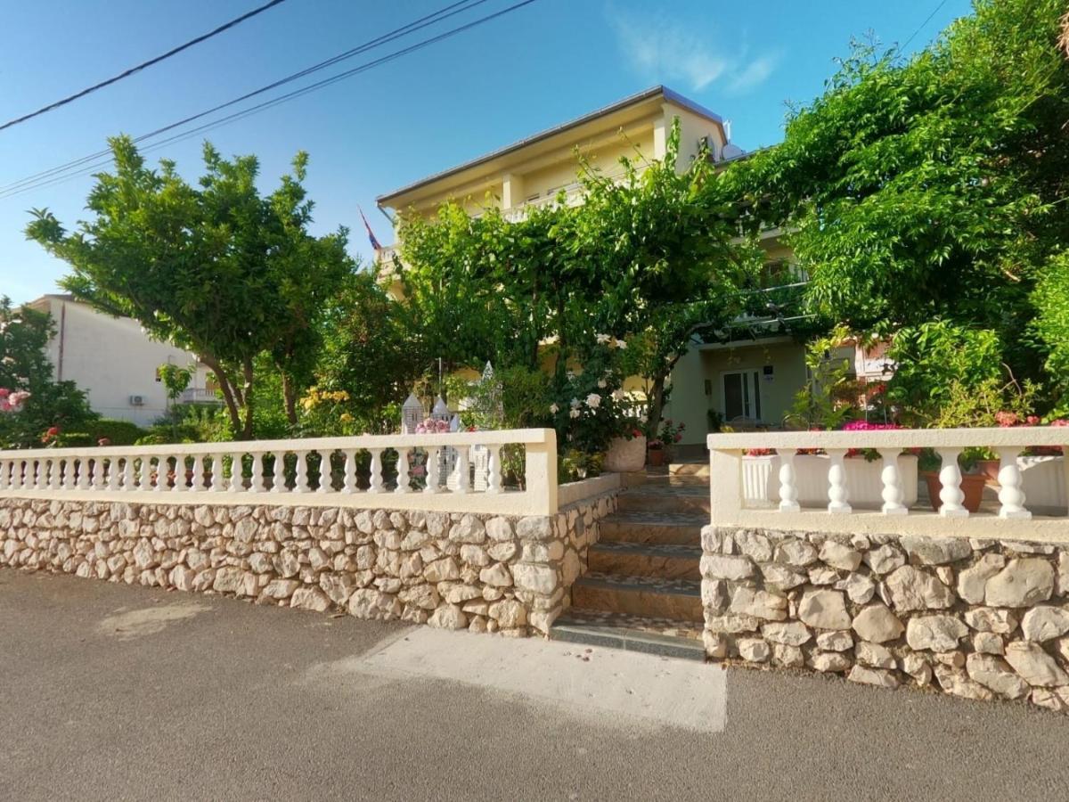 Apartments And Rooms By The Sea Palit, Rab - 5010 Ngoại thất bức ảnh
